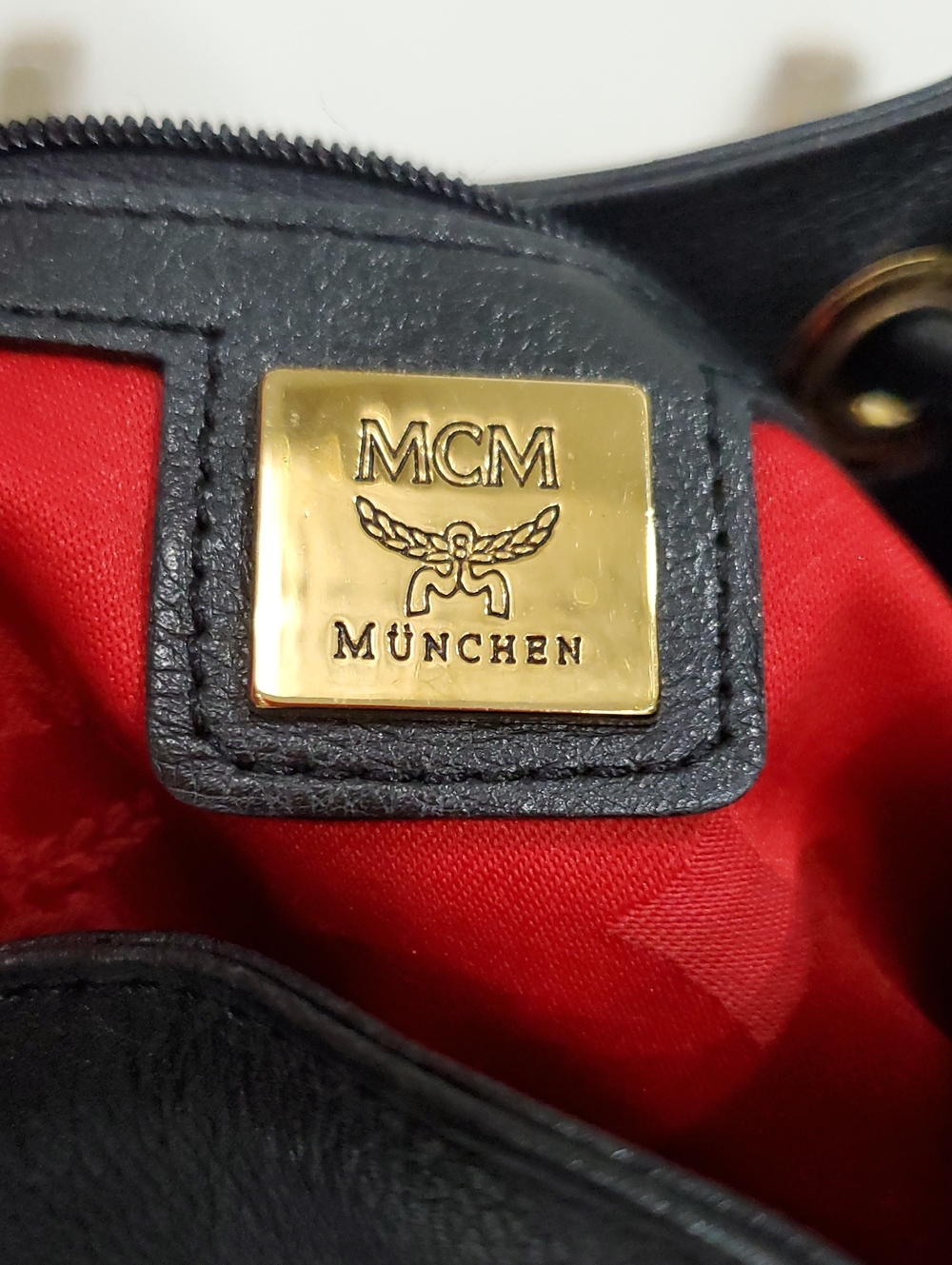 MCM Heritage Black Pebbled Leather Drawstring Bucket Bag - Picture 15 of 16